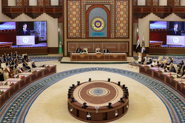 القمة الـ34.. ماذا في جعبة العرب لحل قضاياهم الداخلية والإقليمية؟ 20 Arab leaders attend the 34th Arab League Summit in Baghdad, Iraq, May 17, 2025. REUTERS/Thaier Al-Sudani/Pool
