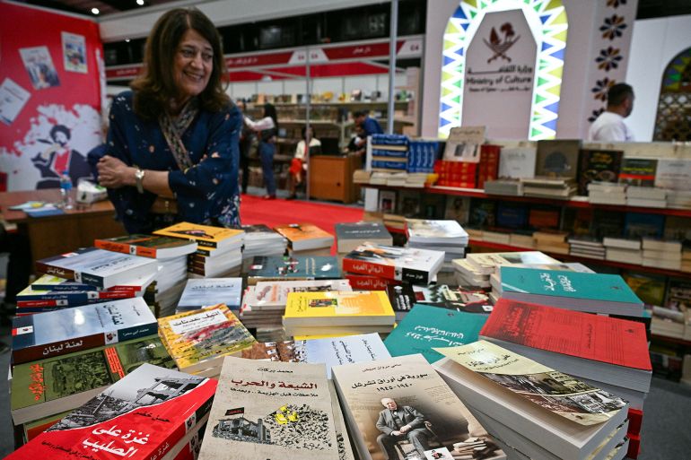 السياسة قبل الرواية والشعر في الدورة الـ66 لمعرض بيروت للكتاب 21 A woman looks at books displayed during the 66th Beirut Arab International Bookfair in the Lebanese capital on May 15, 2025. (Photo by Joseph EID / AFP)