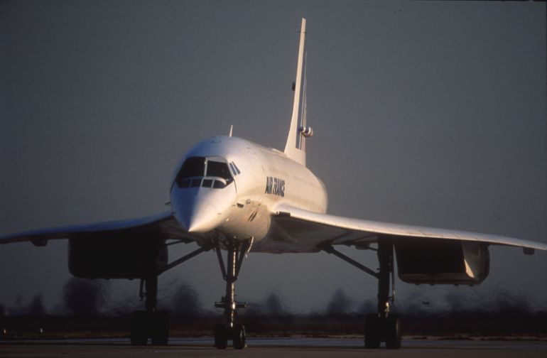 طائرة الكونكورد ضمن المآثر التاريخية في فرنسا 19 An Air France Concorde taxis on the run way in this December 1994 file photo. The first supersonic "Concordes" went into commercial service exactly twenty years ago on 21 January 1976, under the joint colours of Air France and British Airways
