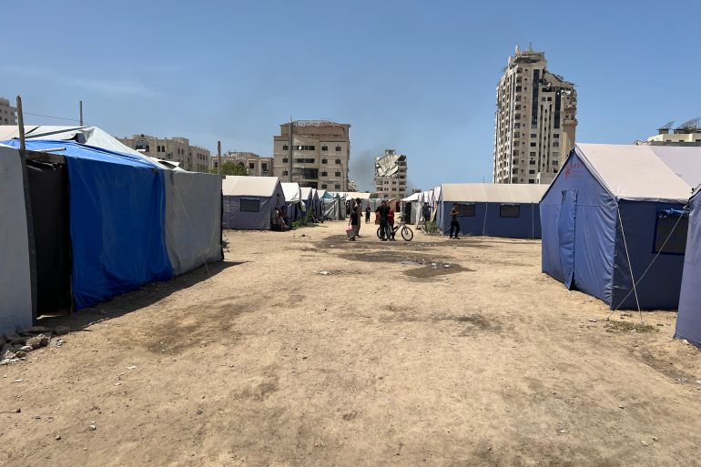 الجوع يفتك بحياة الغزيين واستمرار إغلاق المعابر يعمّق المأساة 20 الجوع والعوز يخيمان على مراكز الإيواء بقطاع غزة مع استمرار إغلاق إسرائيل للمعابر