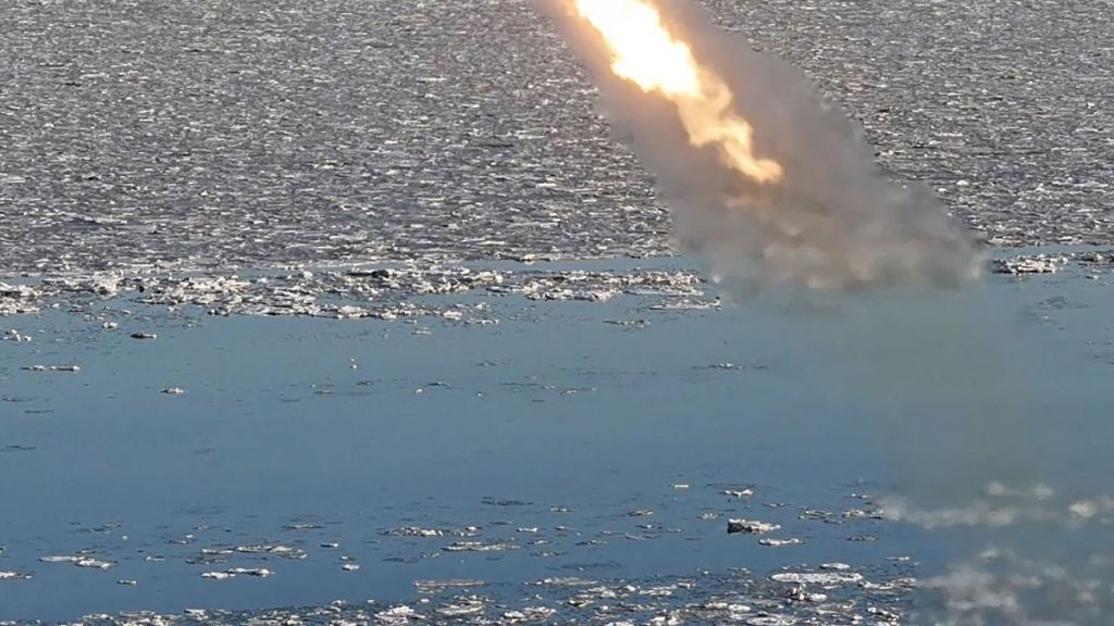 كوريا الشمالية تختبر صواريخ وزعيمها يدعو لتسريع إنتاج الذخائر doc 36yu637 1746703305