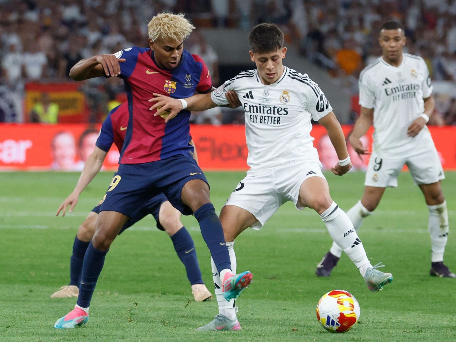 موعد مباراة برشلونة ضد ريال مدريد في الدوري الإسباني والقنوات الناقلة doc 43m27tr 1745706836