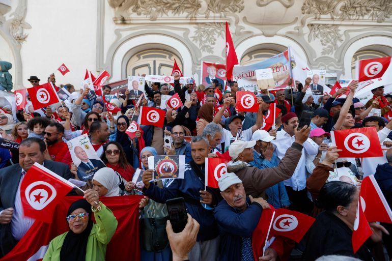 في عيد العمال.. مظاهرات نقابية واشتباكات ومطالب بتحسين الأجور 18 TUNISIA-POLITICS-PROTEST-RIGHTS