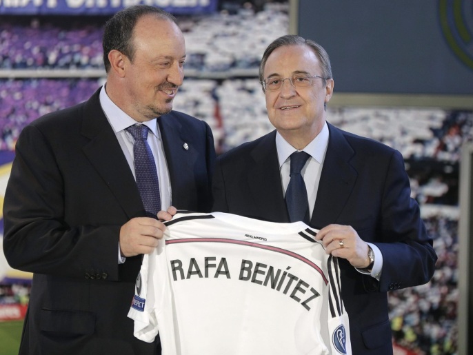 ألونسو ولعنة المدربين الإسبان لريال مدريد في عهد بيريز 3 Real Madrid's president, Florentino Perez (R), poses next to new coach Rafael Benitez during a press conference in Madrid, Spain, 03 June 2015. Benitez has signed a three-year contract with the club.