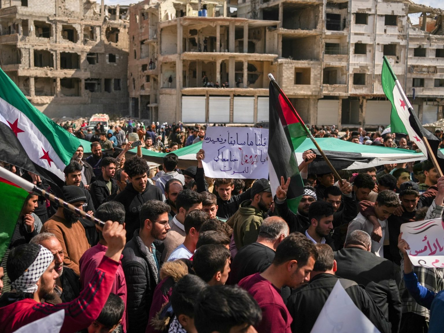 أبطال مهملون.. قصة المقاومة الشعبية في نوى السورية epa 68172833d415 1746348083