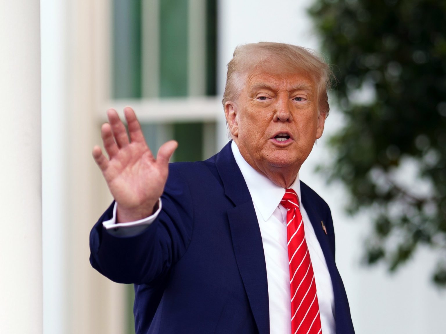 ترامب يلتقي وزيرا إسرائيليا وسط أنباء عن فتور علاقته بنتنياهو epa 681d84eade36 1746765034