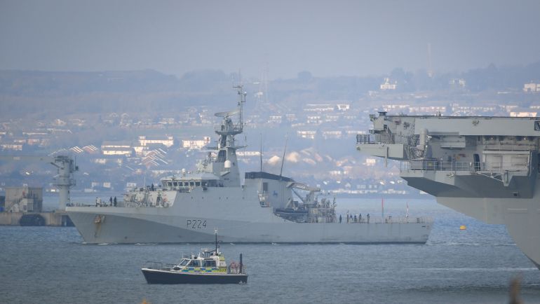 بريطانيا توسع نفوذها في أفريقيا تحت غطاء الأمن 21 PORTSMOUTH, ENGLAND - DECEMBER 31: HMS Trent leaves Portsmouth on December 31, 2020 in Portsmouth, England. Naval vessels have been patrolling the waters off the UK's Southern Coast in the lead up to Brexit. (Photo by Finnbarr Webster/Getty Images)