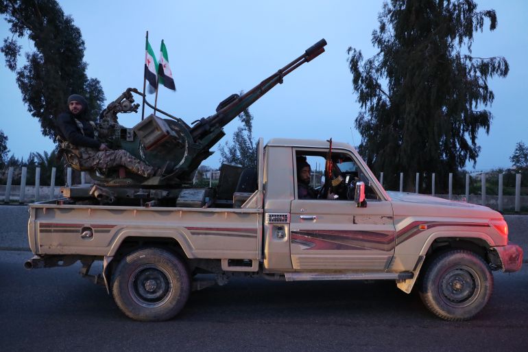 إرث الطائفية.. سلاح يهدد مساعي السوريين لبناء دولتهم 19 SYRIA - MARCH 7: A fighter with the new Syrian government rides in a truck mounted with an anti-aircraft gun on March 7, 2025 on the road between Homs and Tartus, Syria. Dozens of people have been killed in clashes between loyalists of the deposed Assad regime and forces of the country's new rulers. It is the heaviest such fighting since Syrian rebels toppled the Assad regime last December. (Photo by Ali Haj Suleiman/Getty Images)