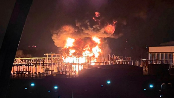 رئيس هيثرو بعيد المنال أثناء إغلاق المطار حيث كان الهاتف صامتًا ، كما يقول التقرير https3A2F2Fd1e00ek4ebabms.cloudfront.net2Fproduction2Fa2196606 8ee8 4255 9b6f 634a3aeb717b