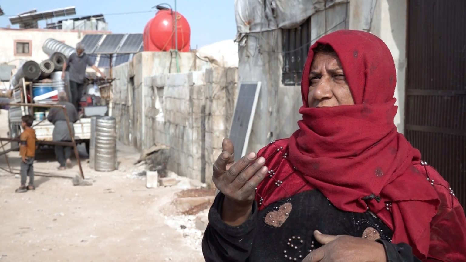 تحديات عدة تواجه عودة النازحين السوريين جراء الدمار image 1746352326