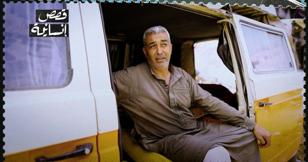 من داخل باص مهجور.. معلم غزة يدرّس معنى الصمود image 1746355588