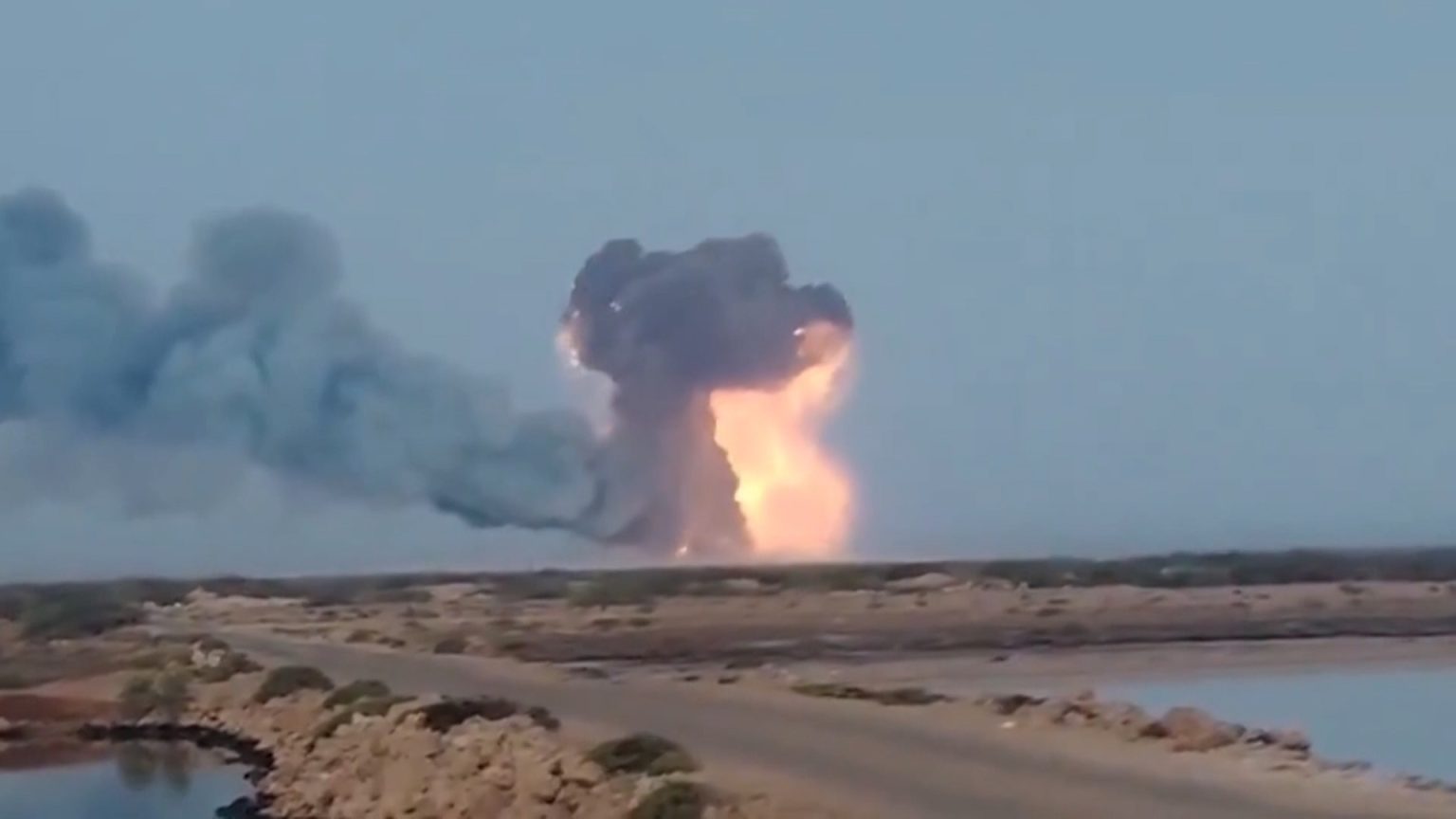 مسيرات انتحارية تستهدف قاعدة عثمان دقنة الجوية في بورتسودان image 1746397221