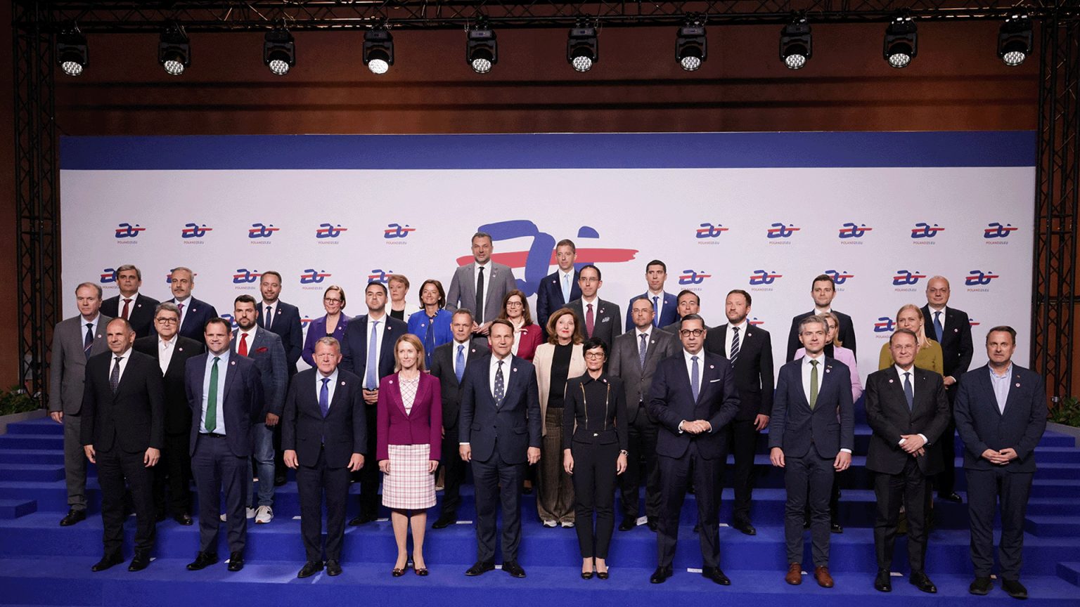 الاتحاد الأوروبي يدعو إلى رفع الحصار عن غزة ويرفض التهجير القسري image 1746766229