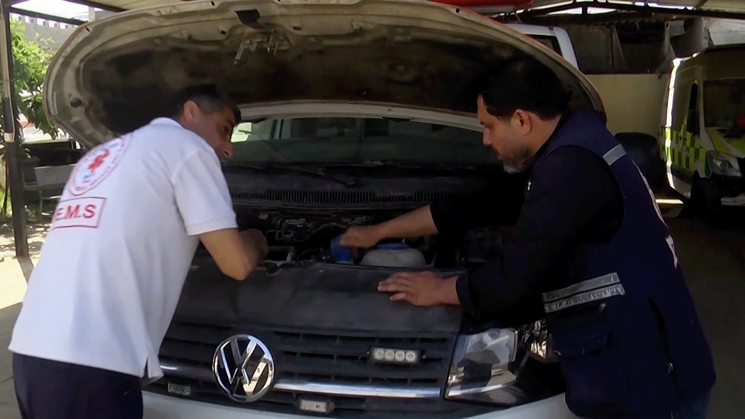 توقف سيارات إسعاف بغزة عن العمل لانقطاع الوقود ومنع دخول قطع الغيار image 1746826404