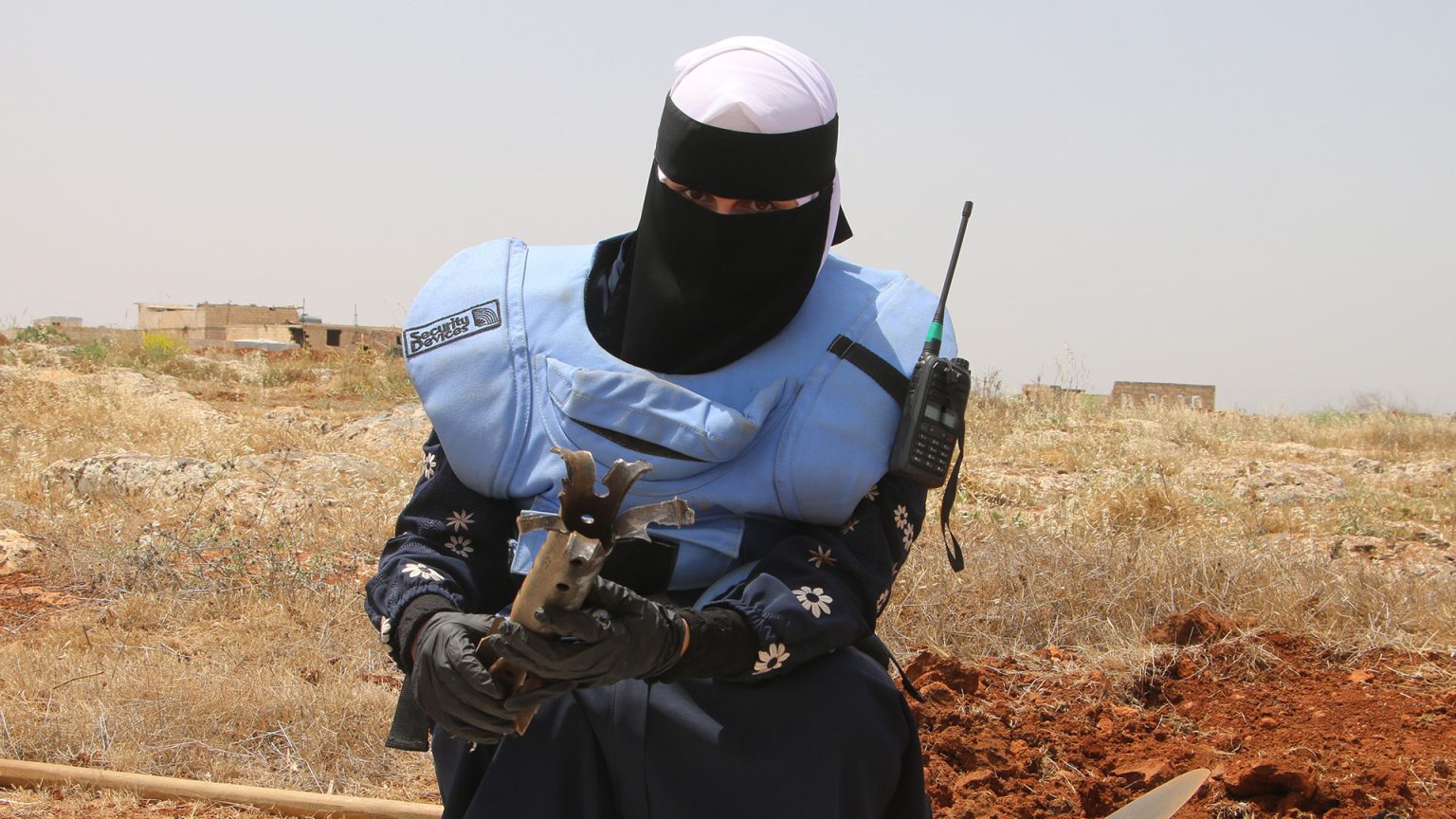إزالة الألغام بسوريا مهمة لا تقتصر على الرجال image 1747317524