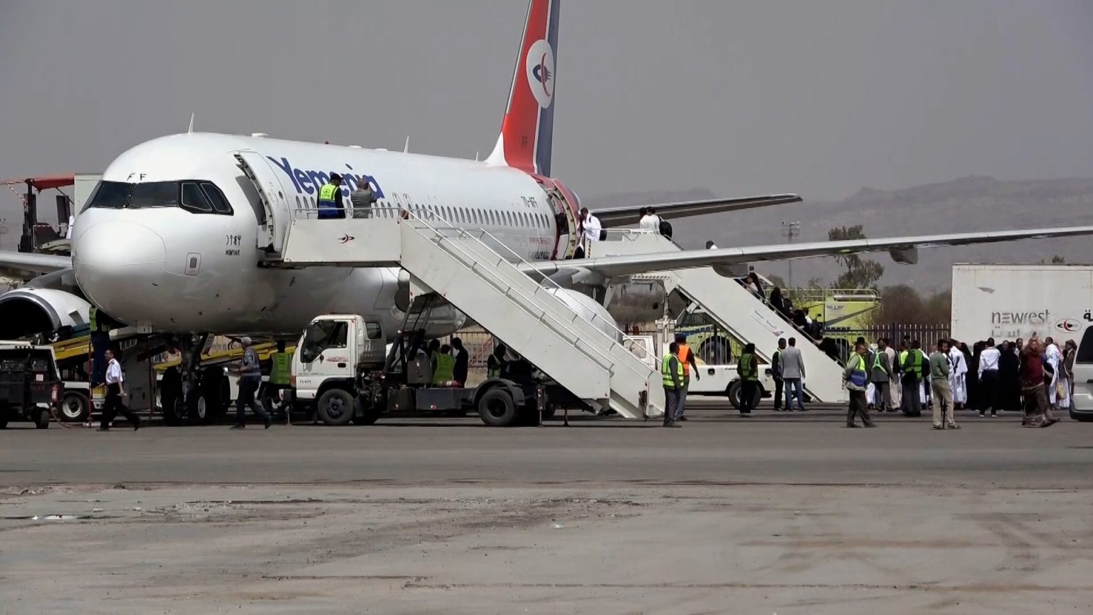 أول رحلة للحجاج من مطار صنعاء الدولي image 1748423509