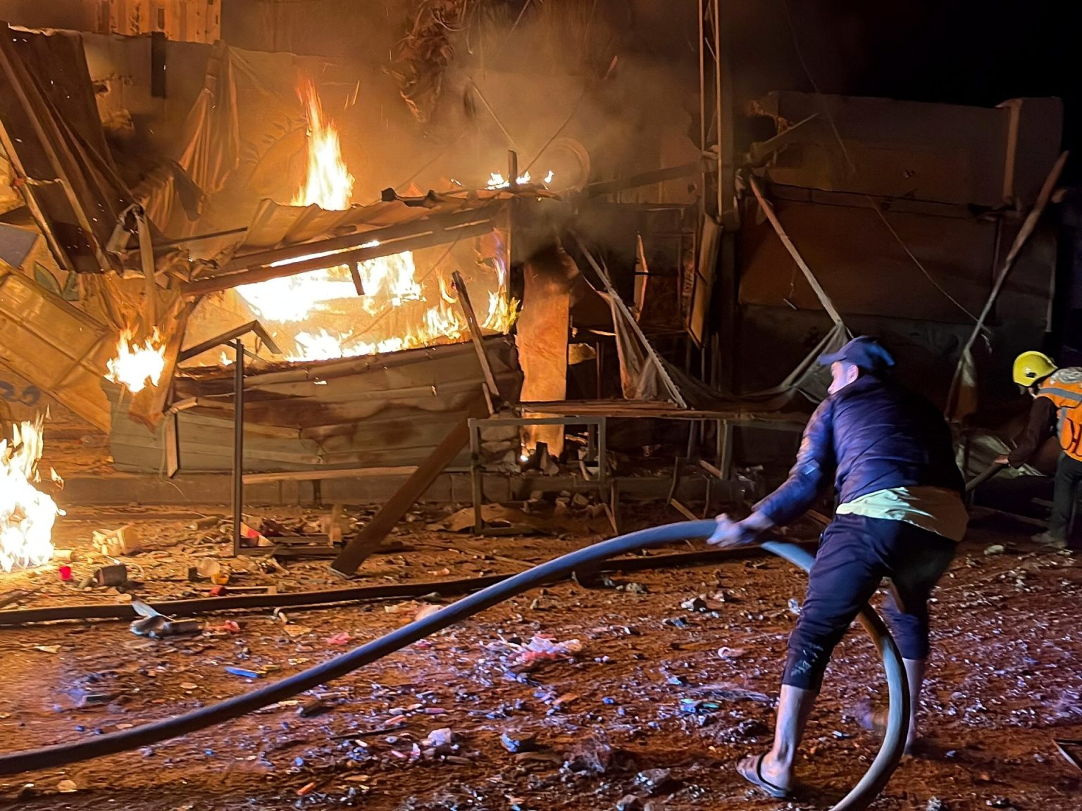 شهداء وجرحى بقصف على دير البلح وخان يونس reuters 681a97c5 1746573254