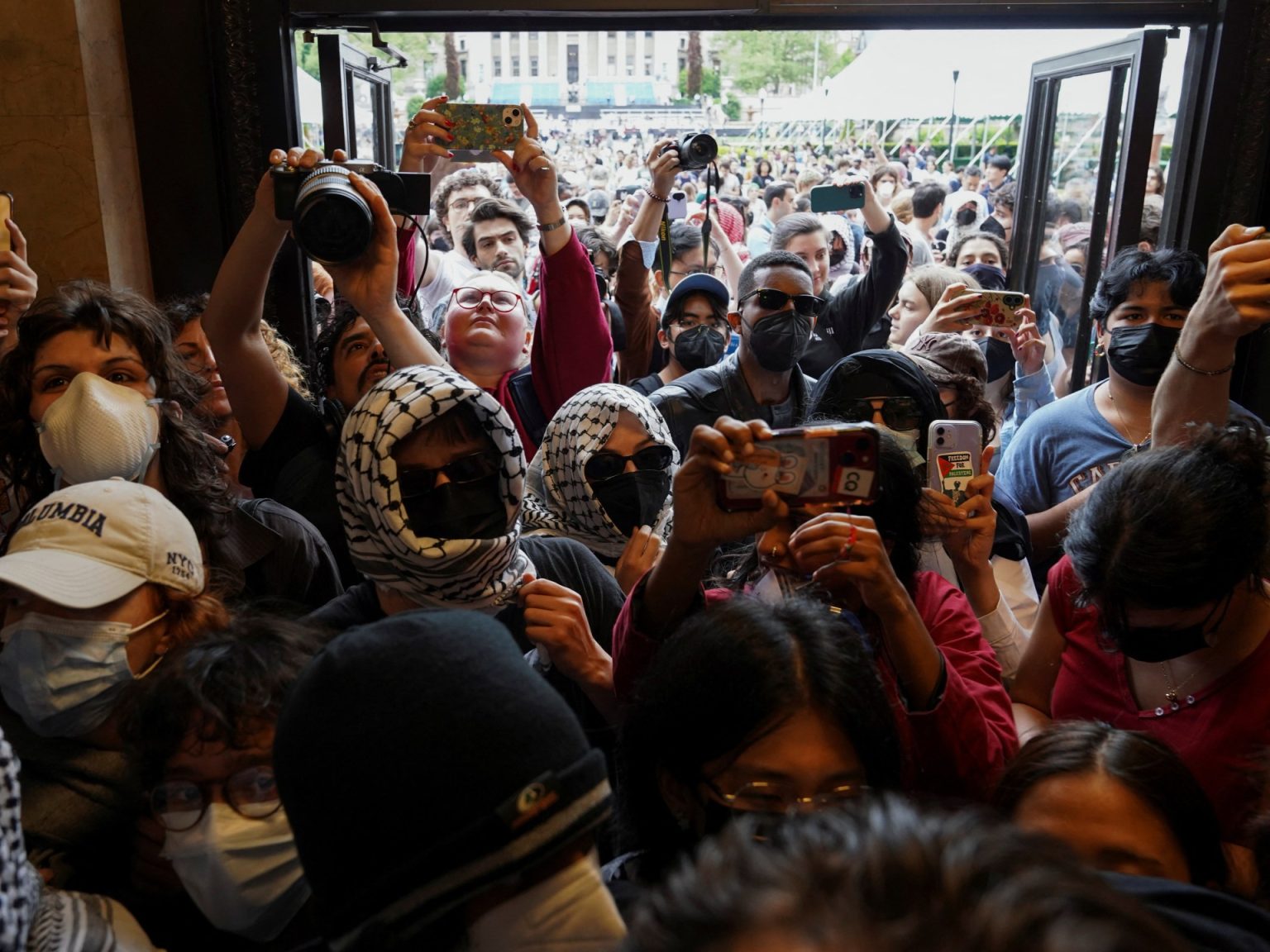 جامعة كولومبيا تعلّق دراسة 65 طالبا من مناهضي الإبادة في غزة reuters 681bf465 1746662501