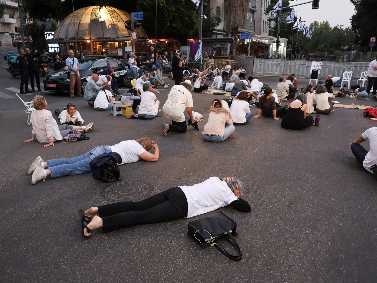 صاروخ يمني يستهدف مطار بن غوريون والإسرائيليون يتدافعون إلى الملاجئ reuters 68237dd7 1747156439