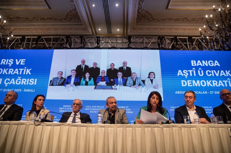 كيف علقت الأحزاب التركية على قرار حزب العمال الكردستاني حل نفسه؟ 1 أوجلان 1740717556