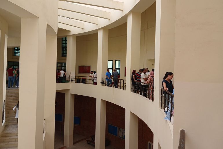 جانب من تجمع الأطباء الشبان للاحتجاج على تردي وضعياتهم/كلية الطب بتونس