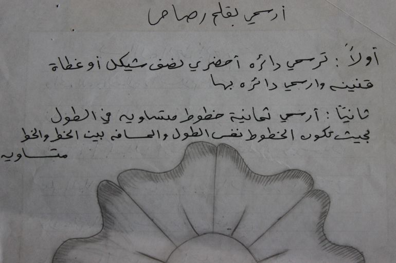 مشاهرة للجزيرة نت: لأول مرة أسمع كلمة "بابا" من أطفال نُطفي المهربة 3 6-الأسير فهمي مشاهرة يعلم ابنته الرسم من خلال الرسائل الخارجة من سجنه(الجزيرة نت)
