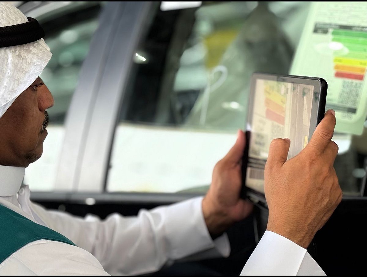 بالصور .. تجارة جازان تنفذ جولاتها الرقابية على منافذ البيع الصالات ومعارض السيارات بالمنطقة 1 13628f19 fcb0 458a bc42 e55e4f49a293