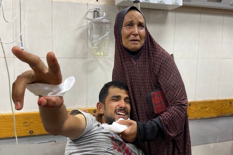 ماذا تقول نظريات حروب التحرر عن النصر والهزيمة في غزة؟ 2 A wounded Palestinian man awaits medical attention at Khan Yunis' Nasser hospital in the southern Gaza Strip on June 19, 2025.