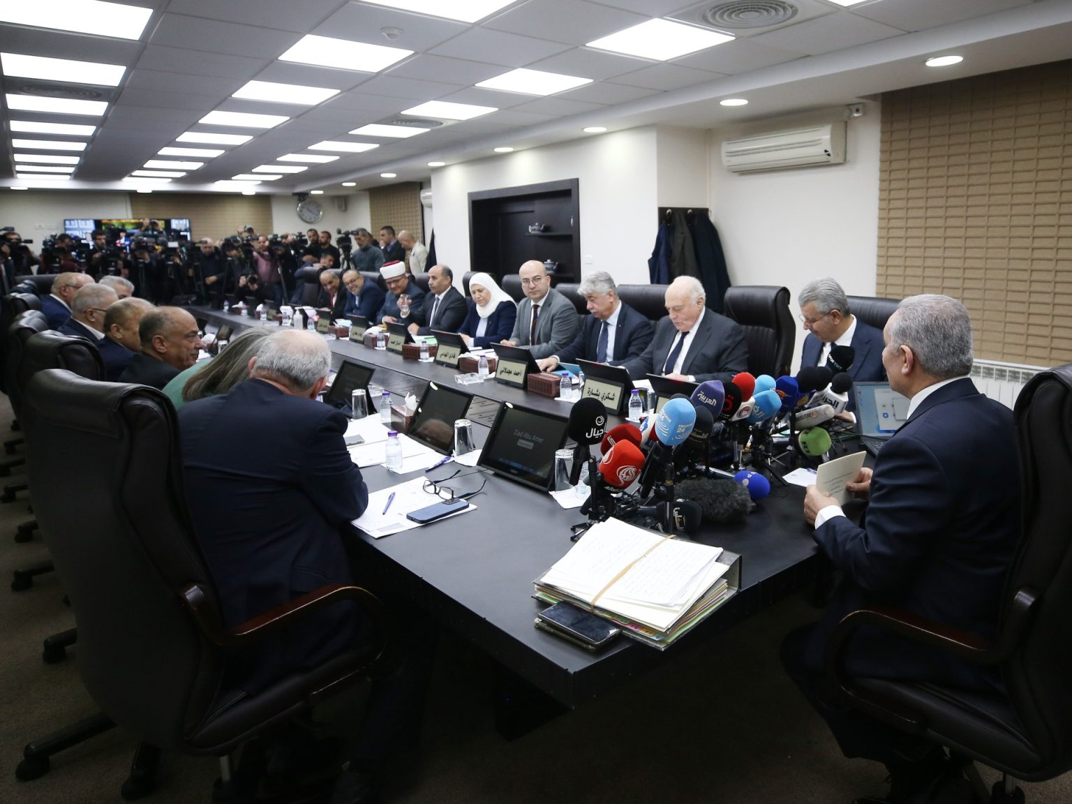 الرئيس الفلسطيني يعين وزير خارجية جديدا 2 1709025922