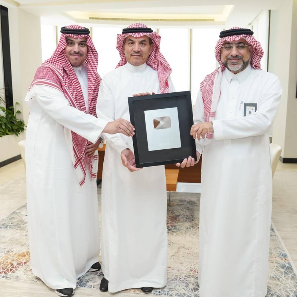 بنك البلاد يحصد «الدرع الفضي» من يوتيوب كأول مؤسسة مالية سعودية 2534179