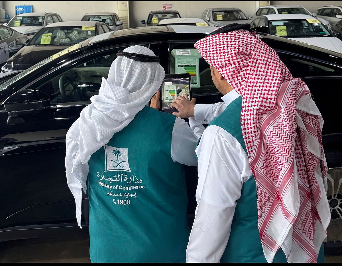 بالصور .. تجارة جازان تنفذ جولاتها الرقابية على منافذ البيع الصالات ومعارض السيارات بالمنطقة 2 2e6b3fc9 04db 40a6 b0bc 48d84836ce07