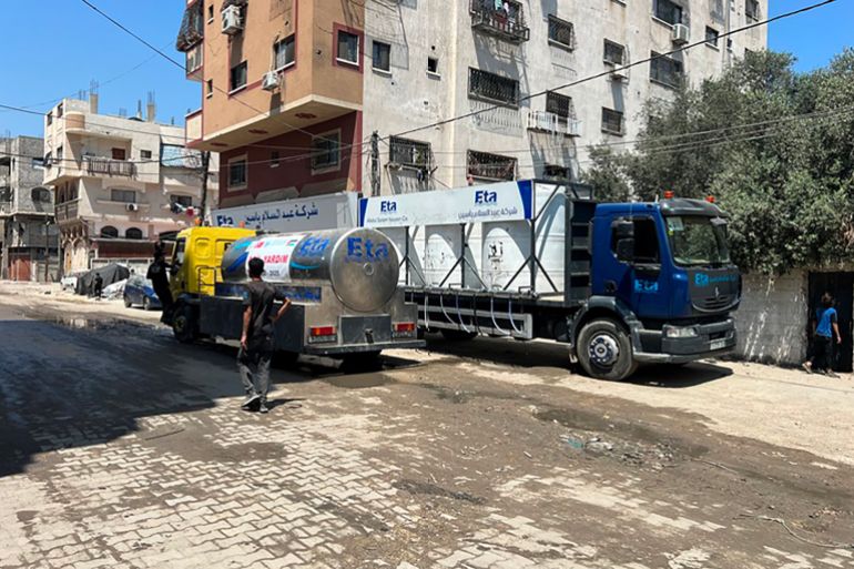 تعطيش غزة.. نفاد الوقود يهدد تحلية المياه ويفاقم المأساة الإنسانية 1 5-يشعر السكان بالقلق الشديد من شح المياه الصالحة للشرب ويتكبدون الكثير من العناء من أجل الحصول عليه