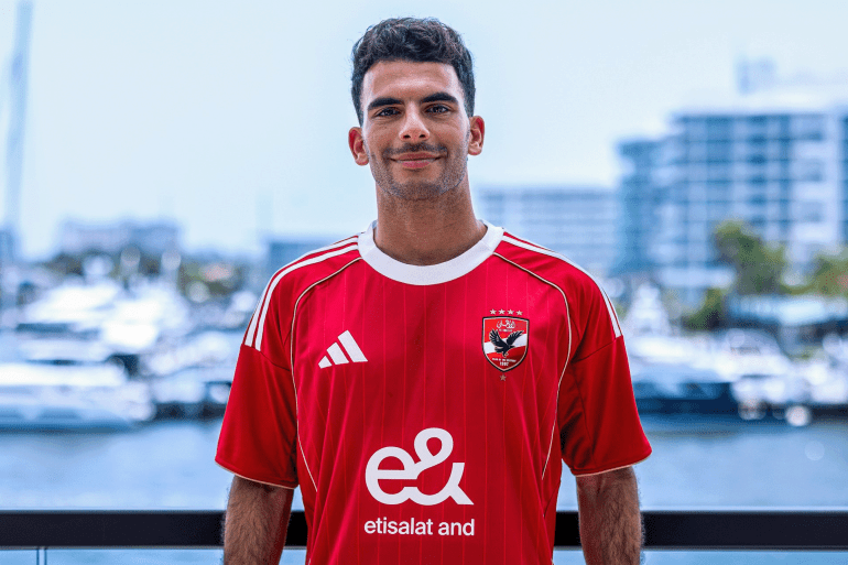 حسام البدري: الأهلي سيهزم إنتر ميامي وأتوقع مفاجأة من الوداد والترجي والهلال 1 أحمد مصطفى "زيزو" بقميص الأهلي المصري. https://x.com/AlAhly/status/1931413382571176133