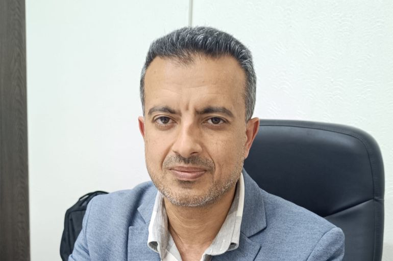 مرضى غزة يلجؤون للأدوية منتهية الصلاحية 3 الدكتور زكري أبو قمر تمديد صلاحية الدواء تتم وفق إجراءات متخصصة تنسجم من دساتير الدواء العالمية-رائد موسى-غزة-الجزيرة نت