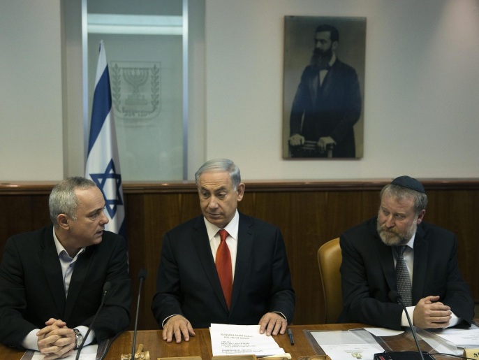 الرقابة العسكرية.. قصة الجهاز الذي يمنعنا من معاينة الأضرار في إسرائيل 5 Israel's Strategic Affairs Minister Yuval Steinitz, Prime Minister Benjamin Netanyahu and Cabinet Secretary Avichai Mandelblit (from L to R) attend a weekly cabinet meeting in Jerusalem February 22, 2015.