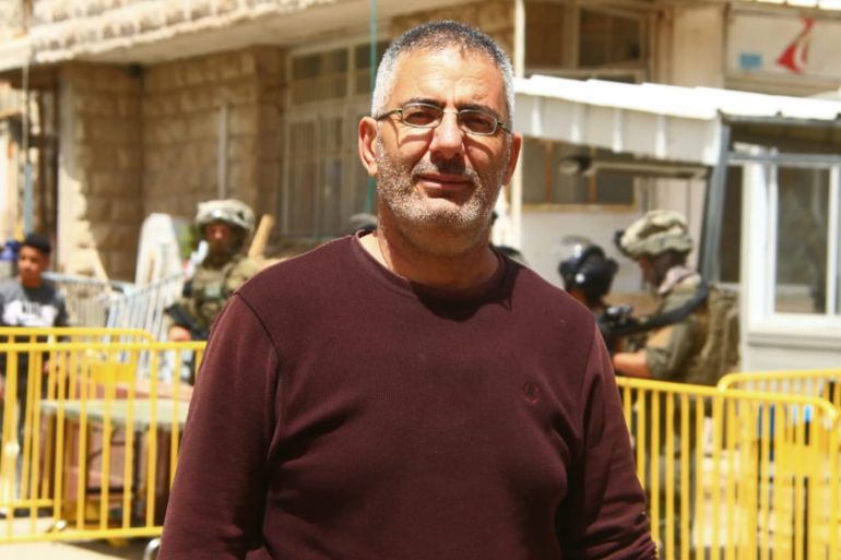 تحويل الضفة إلى معازل يفسد أجواء العيد 1 مواطن فلسطيني وناشط حقوقي
