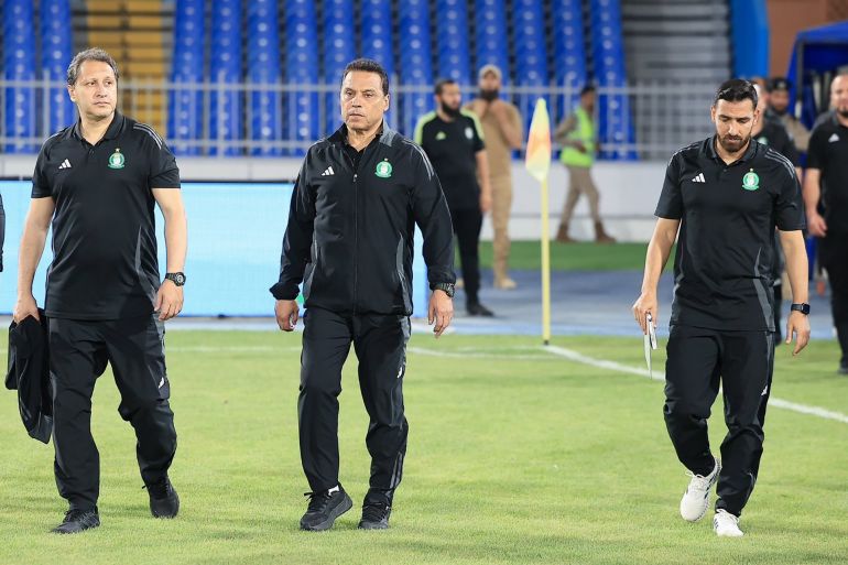 حسام البدري: الأهلي سيهزم إنتر ميامي وأتوقع مفاجأة من الوداد والترجي والهلال 5 حسام البدري(وسط) يقود طاقم تدريب الأهلي طرابلس الليبي ـ مواقع التواصل