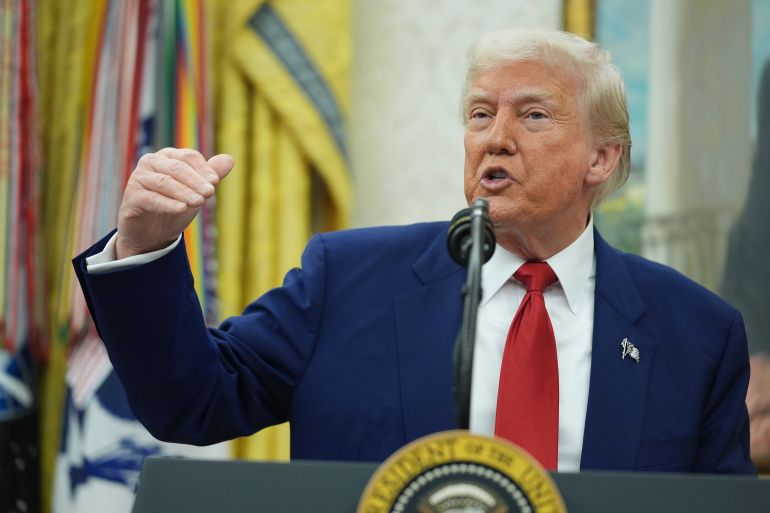 مواجهة بين الشرطة ومحتجين في لوس أنجلوس بعد مداهمات تخص الهجرة 1 President Donald Trump speaks during a swearing in ceremony for interim U.S. Attorney General for the District of Columbia Jeanine Pirro, Wednesday, May 28, 2025, in Washington. (AP Photo/Evan Vucci)