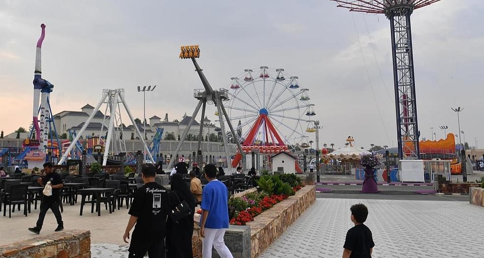 بمشاركات دولية وبرامج ترفيهية متنوعة.. انطلاق مهرجان أبها للتسوق 2 IMG20250628175206