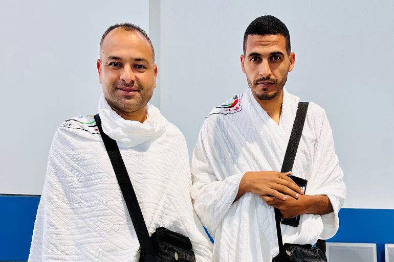 تفاصيل من حياة المصور الشهيد حسن اصليح لم تُرو من قبل 2 حسن اصليح برفقة زميل التغطية والصديق الأقرب له أشرف أبو عمرة