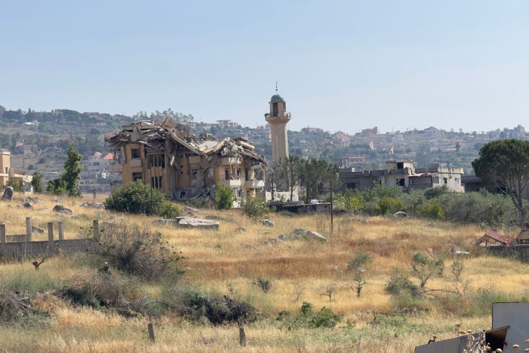 عودة أهالي جنوب لبنان بين ركام المنازل وألغام الاحتلال 1 4. في موازاة التفخيخ لجأت إسرائيل إلى إحراق منازل ومحال تجارية في عدد من البلدات الجنوبية