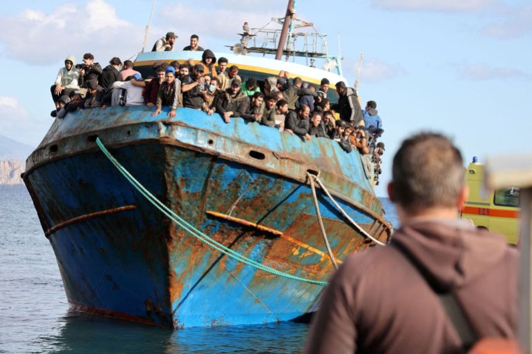 حصار المهاجرين في عقر ديارهم آخر تكتيكات أوروبا لمكافحة الهجرة 1 FILE PHOTO: Migrant rescue operation off the island of Crete