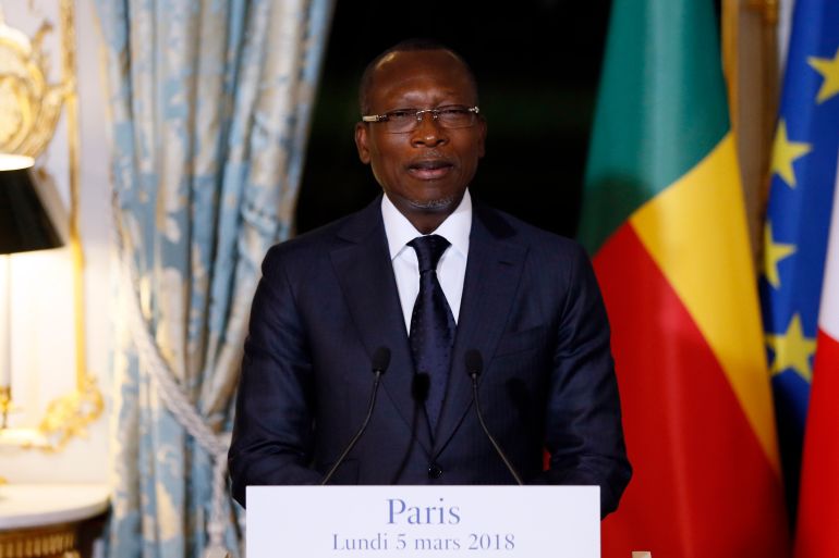 بسبب الإرهاب والعلاقات مع فرنسا.. النيجر وبنين تتبادلان الاتهامات 1 Benin president Patrice Talon holds a press conference after a meeting at the Elysee Palace in Paris, Monday, March 5, 2018. (Etienne Laurent, Pool via AP)