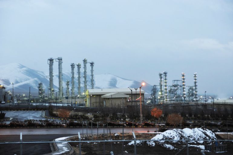 واشنطن بوست: هل دُمر البرنامج النووي الإيراني فعلا؟ 1 FILE - This Jan. 15, 2011 file photo shows Iran's heavy water nuclear facilities near the central city of Arak 150 miles (250 kilometers) southwest of Tehran. Two diplomats told The Associated Press on Monday, Nov. 21, 2016, that Iran has begun to export excess quantities of heavy water, which can be used in the process to make atomic arms, as Tehran moves to end a small but significant violation of a landmark nuclear deal. (Hamid Foroutan, ISNA, File via AP)