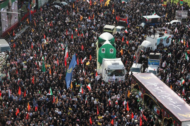 إيران تشيع 60 من كبار قادتها العسكريين وعلمائها النوويين 1 People attend the funeral procession of Iranian military commanders, nuclear scientists and others killed in Israeli strikes, in Tehran, Iran, June 28, 2025. Majid Asgaripour/WANA (West Asia News Agency) via REUTERS ATTENTION EDITORS - THIS PICTURE WAS PROVIDED BY A THIRD PARTY TPX IMAGES OF THE DAY