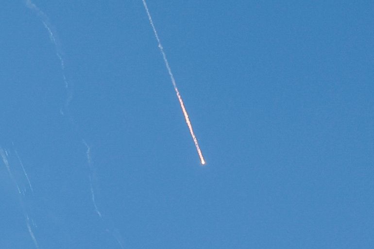 توابع الحرب مع إيران.. المالية الإسرائيلية تعطل تمويل الكلفة 2 Missiles launched from Iran towards Israel are seen from Tubas, in the Israeli-occupied West Bank, June 22, 2025. REUTERS/Raneen Sawafta