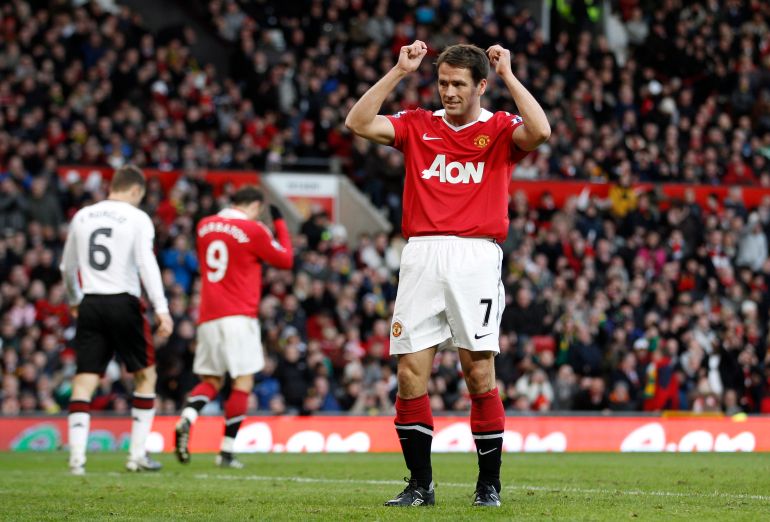 10 لاعبين اتهموا بالخيانة بعد رحيلهم الصادم عن فرقهم 1 Football - Manchester United v Liverpool FA Cup Third Round - Old Trafford - 10/11 - 9/1/11 Manchester United's Michael Owen looks dejected after a missed chance Mandatory Credit: Action Images / Carl Recine