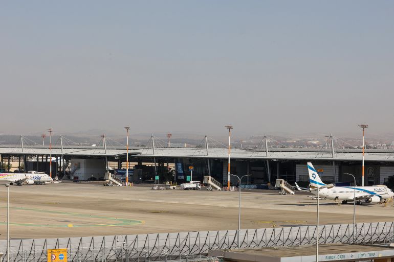 قائمة بشركات طيران ألغت رحلاتها بعد هجوم إسرائيل على إيران 2 ارشيف A picture shows airplanes on the tarmac at Israel's Ben Gurion airport near Tel Aviv on November 6, 2024