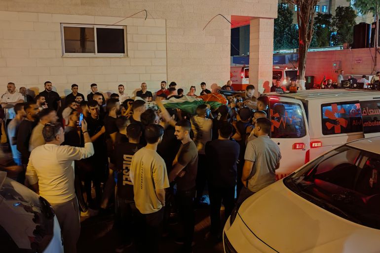 مجزرة كفر مالك.. مرحلة عنف جديدة للمستوطنين 2 تشييع الشهداء في مجمع فلسطين الطبي
