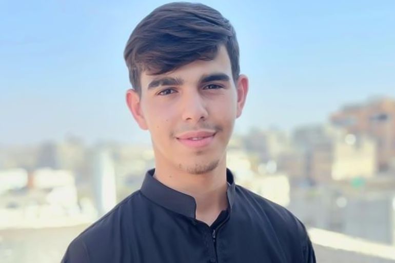 غزّيون قُتلوا في طوابير المساعدات.. 3 قصص عن الفقد والوجع 3 محمد قرموط (18 عاما) كانت ينتظر تقديم امتحانات الثانوية العامة وقتله الاحتلال بينما كانت ينتظر الحصول على بعض الطعام